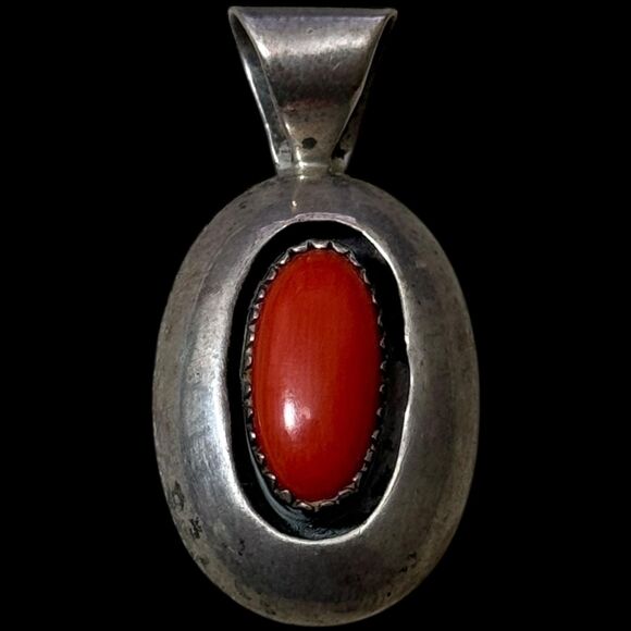 Vintage Native American Signed Shadowbox Spiny Sterling Pendant - Picture 1 of 4